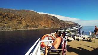 Sicht auf die Insel Guadalupe vom Tauchschiff